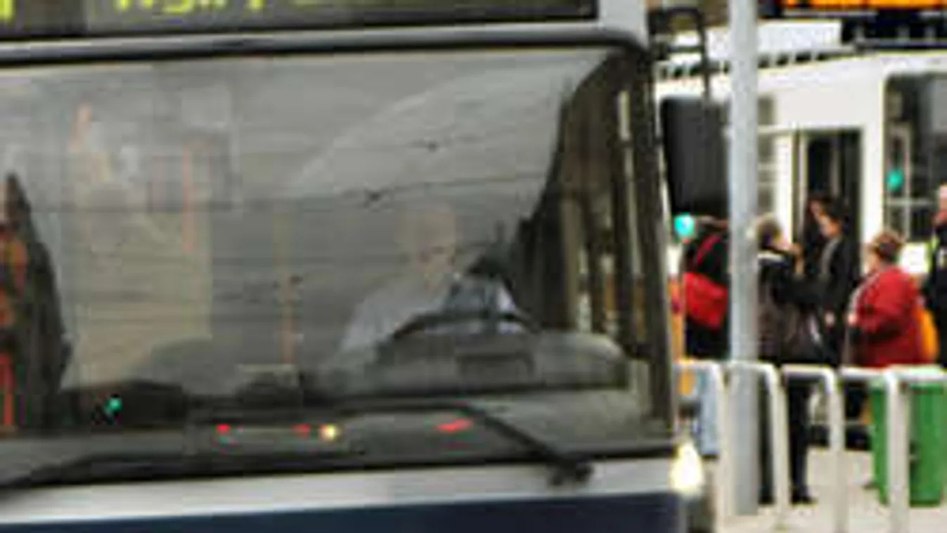 Már korán reggel fekáliával volt kikenve a BKV busz