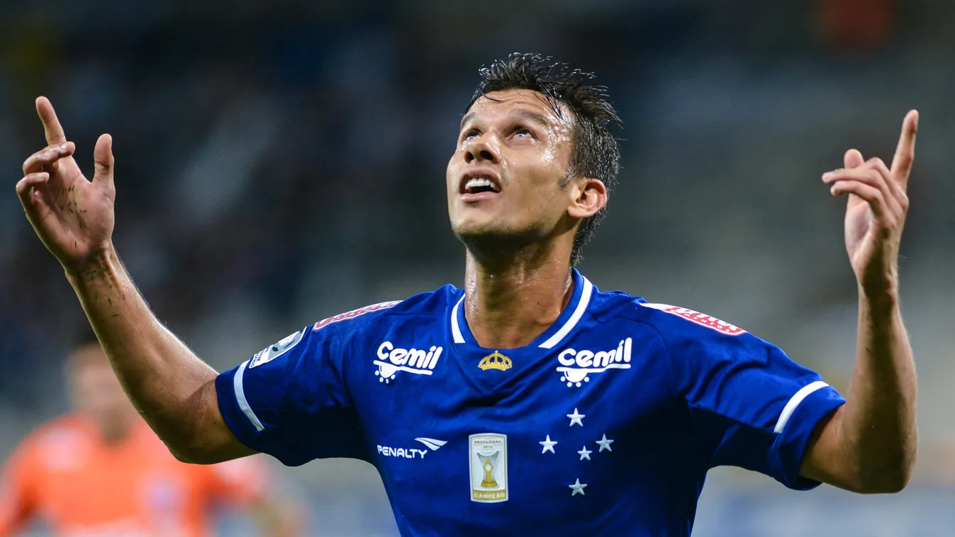 Cruzeiro v Universitario Sucre - Copa Bridgestone Libertadores 2015