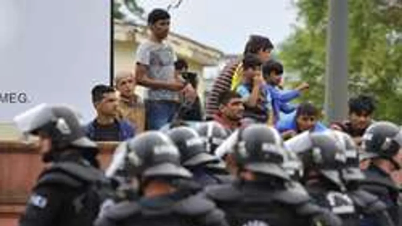 Kerítés-pánik: Csak tegnap 1584-en szöktek át a magyar határon