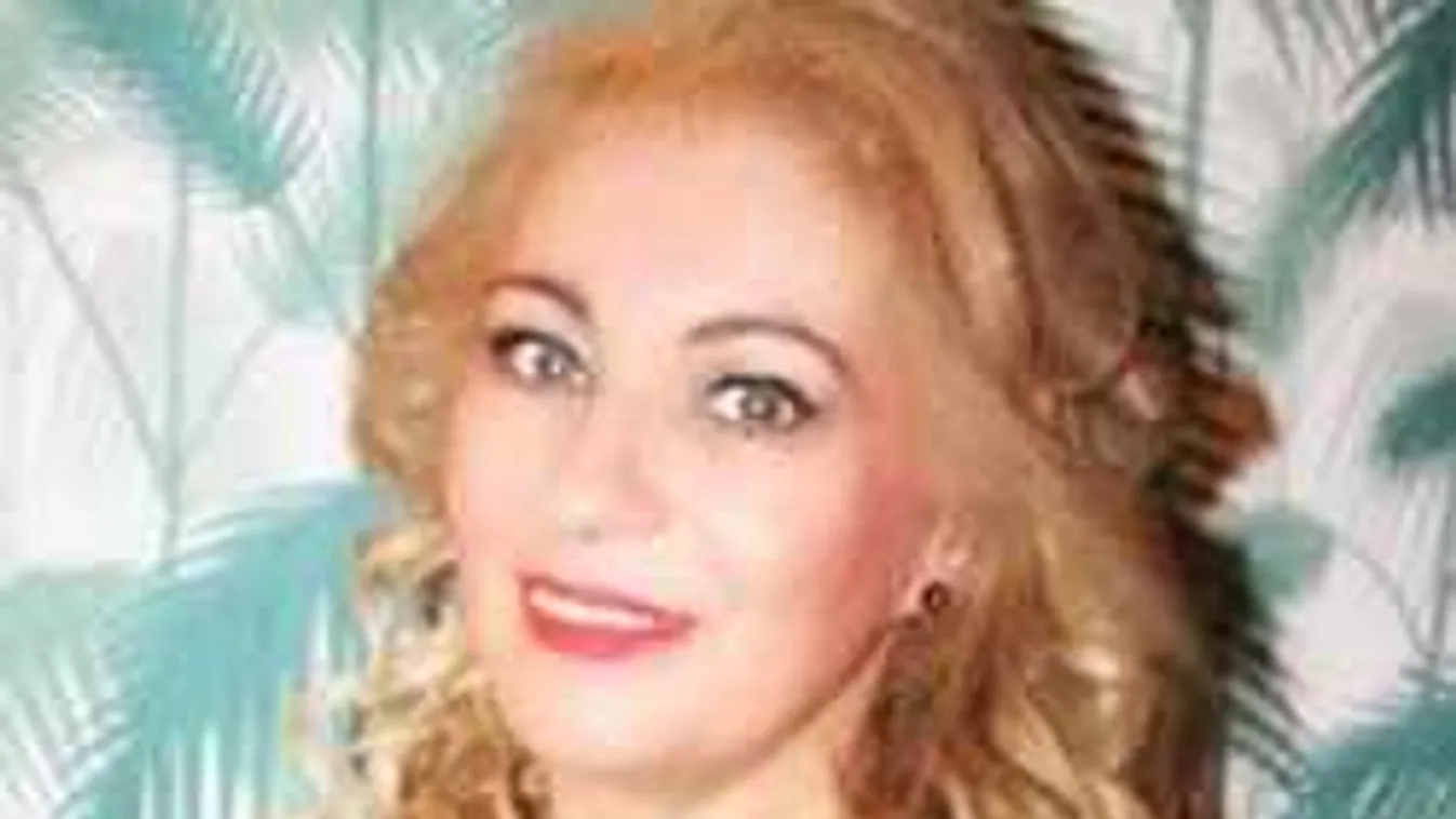 Kiszel Tünde nyári képeinél három napja nincs furcsább a neten