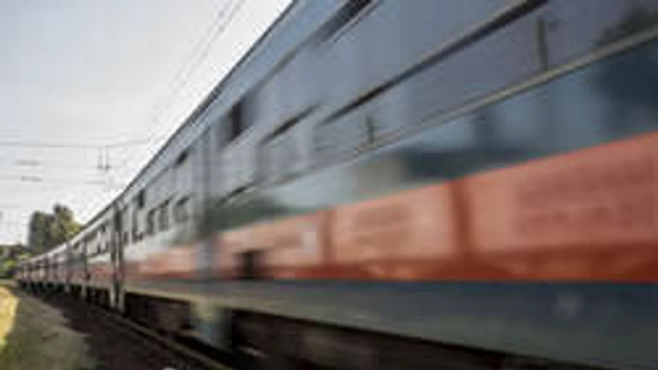 Abszurd: Ezért robogott át nyitott sorompónál a mozdony Zamárdiban