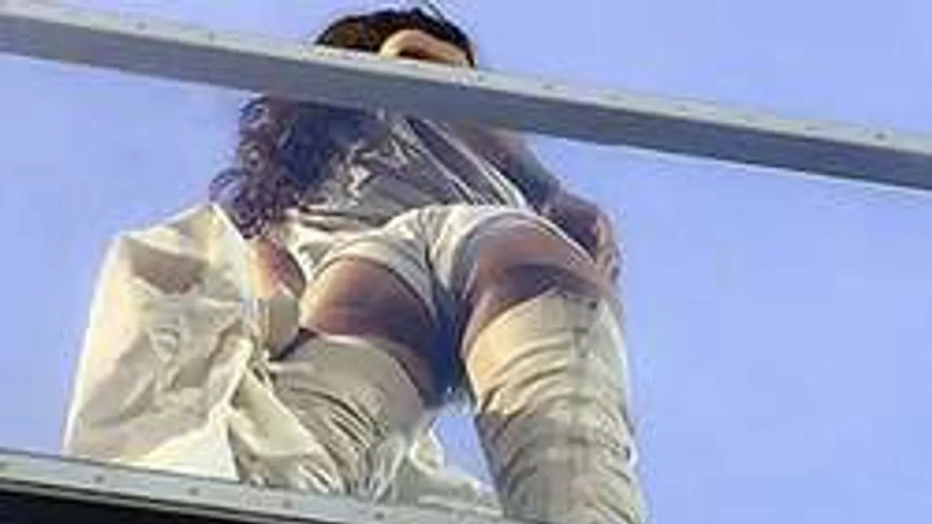 Nézd meg alulról Rihannát! Így pucsított a dublini koncertjén!