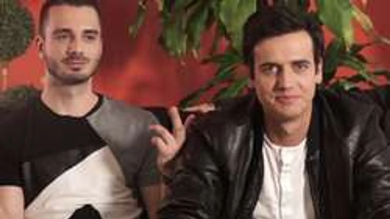 Forradalmak évszámaival lottózik a Kolorful zenekar énekese