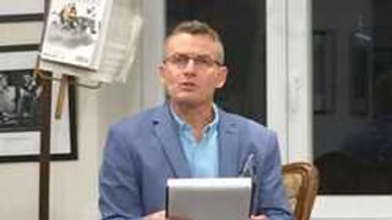 Kirobbant a botrány: Visszaél egy cég Rékasi Károly nevével!