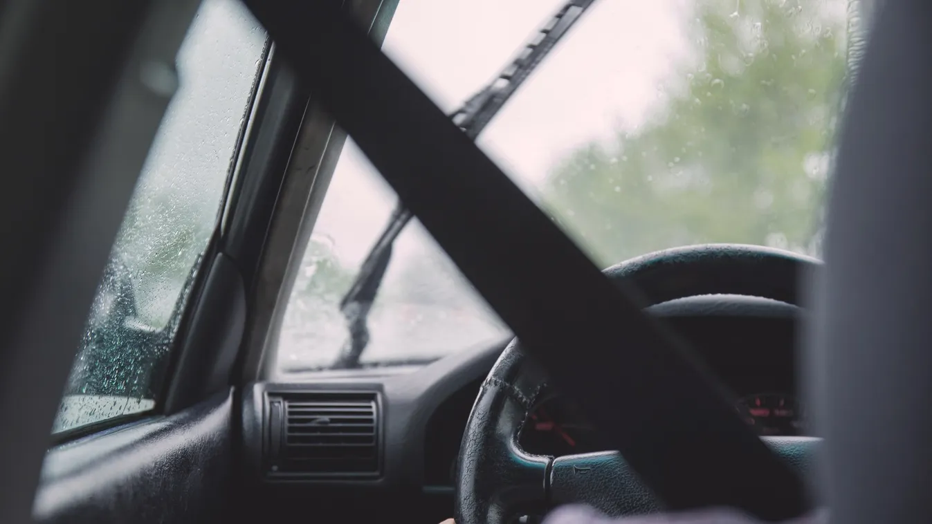 Féktelen haragra gerjedt a kecskeméti autós – ezt tette a kisteherautó sofőrjével – videó