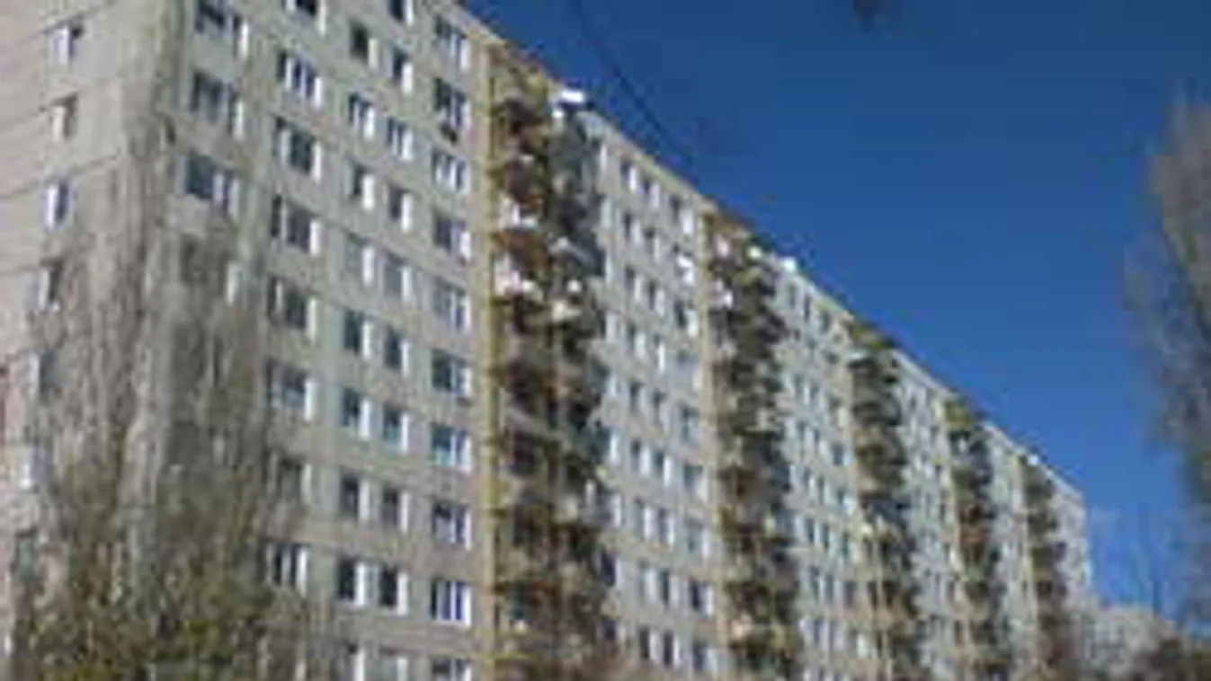 Hátborzongató fotó készült egy budapesti panelház tetején!