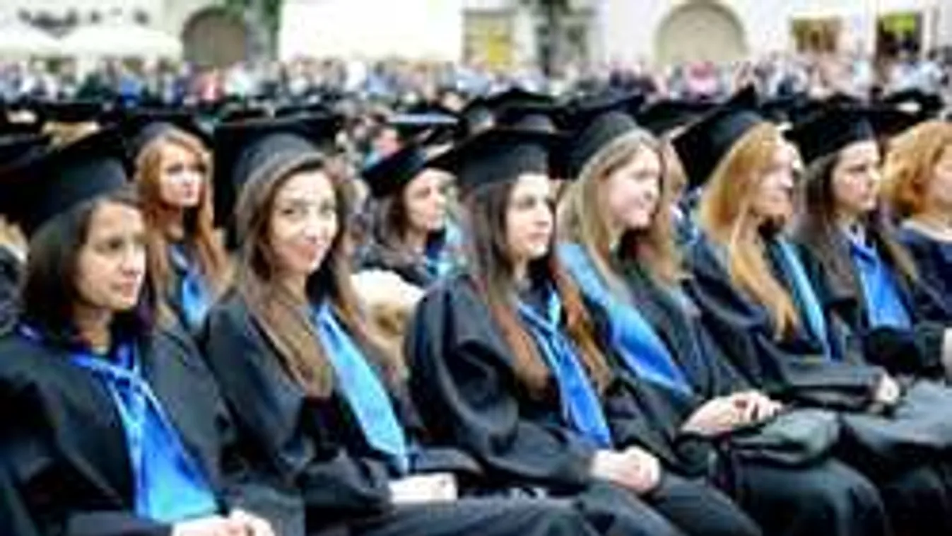 Egyetemista lányok nagyon szexi fotóitól robbant fel a net