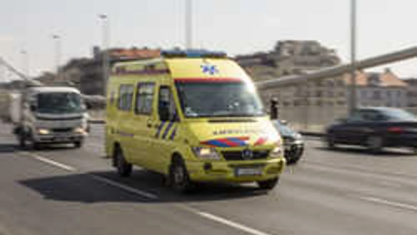 Szirénázva rohannak a mentők: tragédia Győrújfaluban