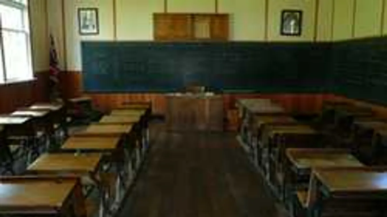 Rendőrök leptek el egy Fejér megyei iskolát, többeket óráról vittek el