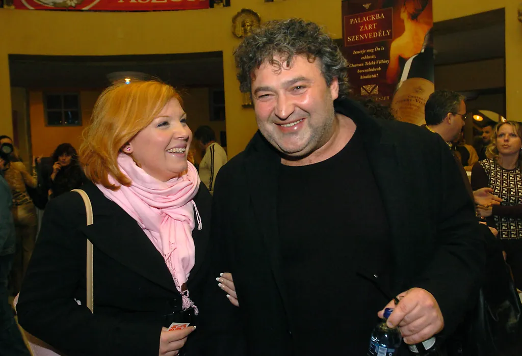 2006. január 17. Liptai Claudia és Gesztesi Károly érkezik a Corvin filmszínházba, ahol díszbemutatón vetítették Rudolf Péter Üvegtigris 2. című filmjét. MTI Fotó: Soós Lajos