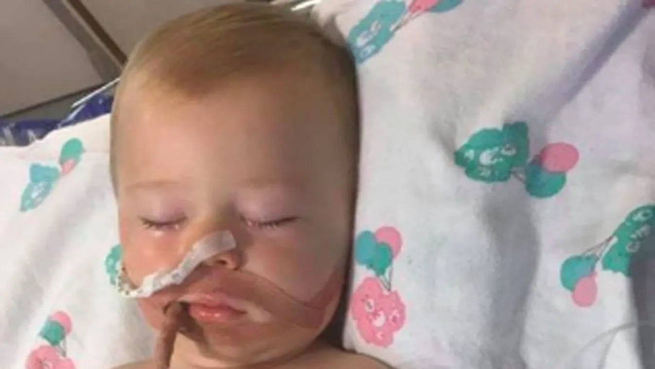 „Percről-percre küzd az életéért” – kómába került egy csecsemő, mert mosószeres tablettára harapott
