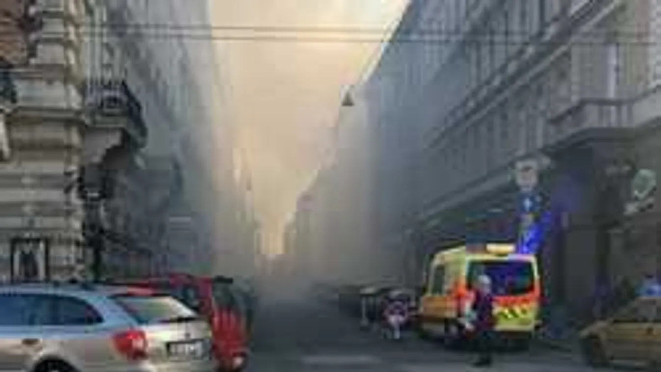 Most kaptuk: Felcsaptak a lángok a Teréz körúton, lezárták a környéket