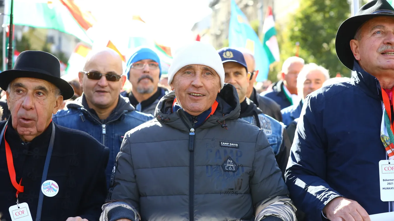 „Ragyogást látok és méltóságot” – Sztárok is részt vesznek a Békemeneten – képek