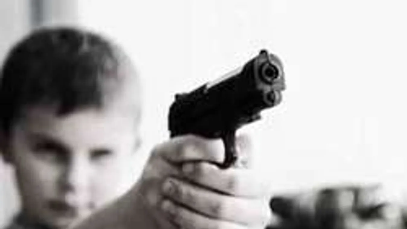 Brutális videóval üzent az Iszlám Állam: csöppség végzi ki a rabot