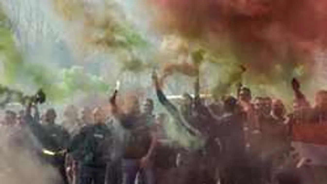 Lángolt a Népliget, így indultak el a magyar szurkolók Szlovákiába