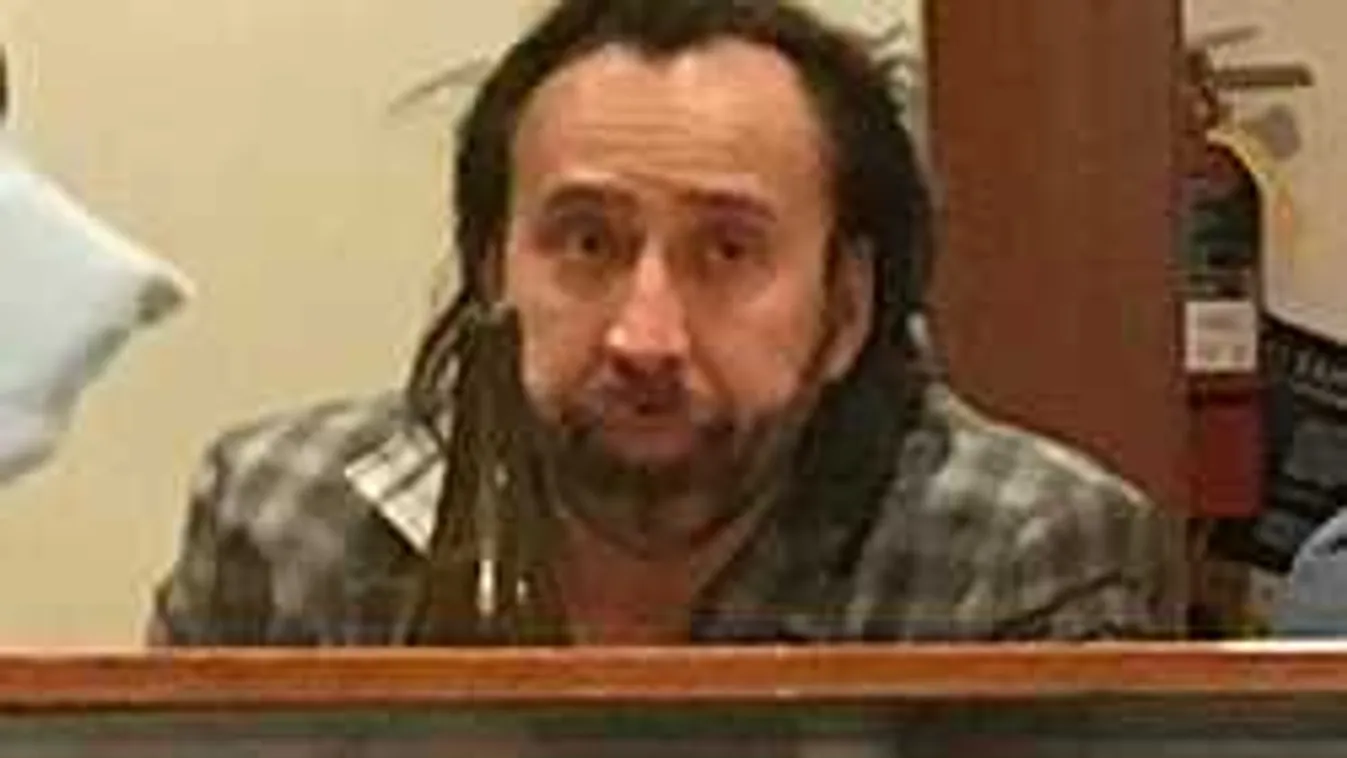 Nicolas Cage óriásit égett csajozás közben
