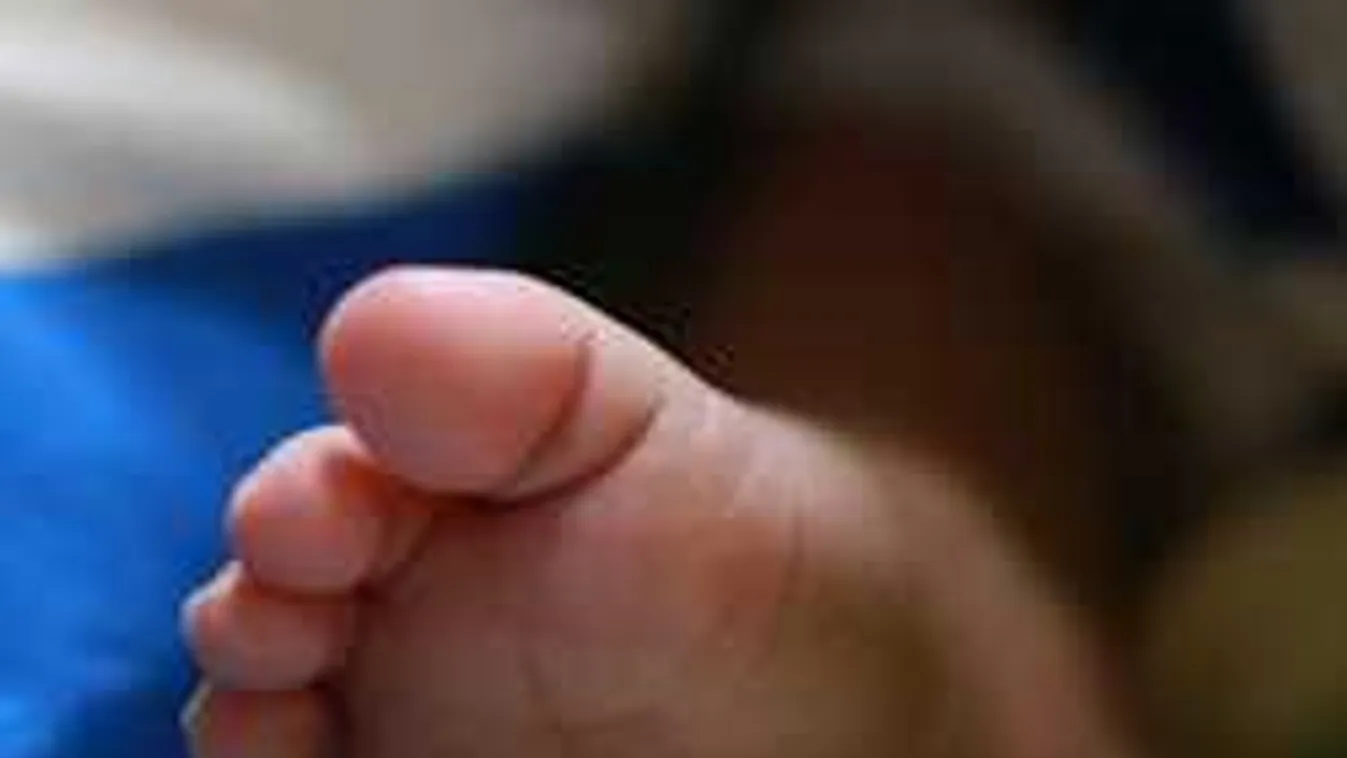 Dráma Pest megyében: elhagyott síró csecsemőt találtak a fűben