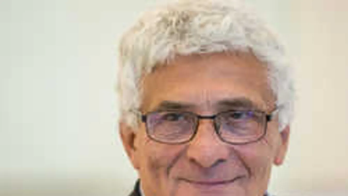 Így lepték meg nyaralásán az életéért küzdő legendás színészt