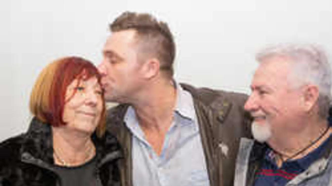 Bíróságon harcolnak, milliós pert indított a magyar énekes és családja