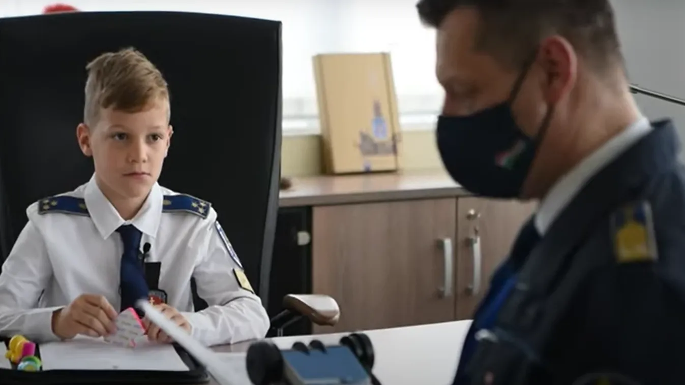 Mi történt? A gyerekek átvették a vezetést a Budapesti Rendőr-főkapitányságon – videó