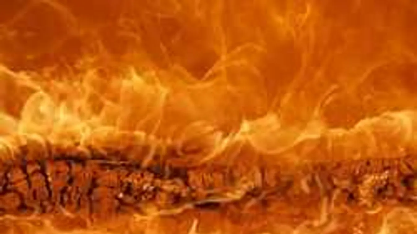 Megható tett: karjaiban hozta ki a nénit az égő házból a hős rendőr