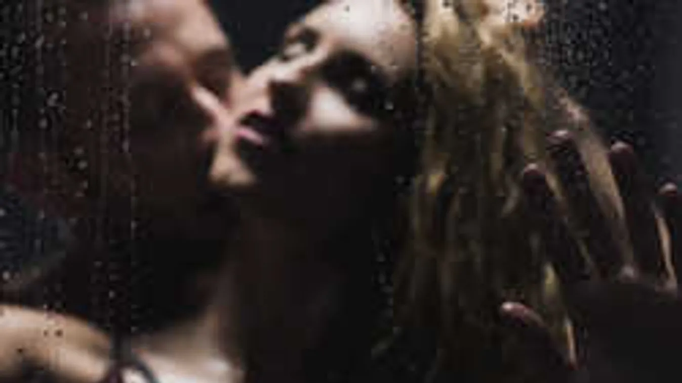 Tökcentrikus szexpózok: Rágerjedtek a férfiak az újításra