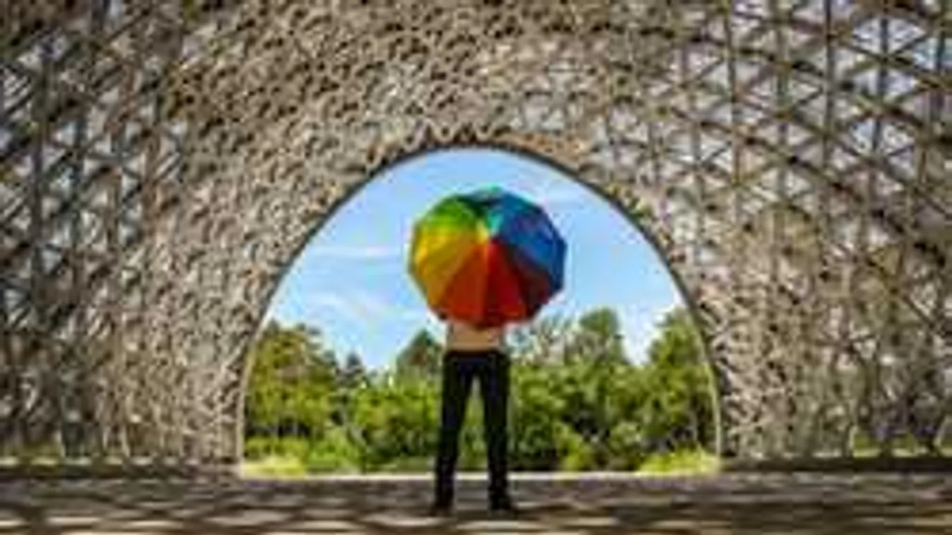 Emelték a riasztás fokozatát: durva viharokkal támad a kánikula