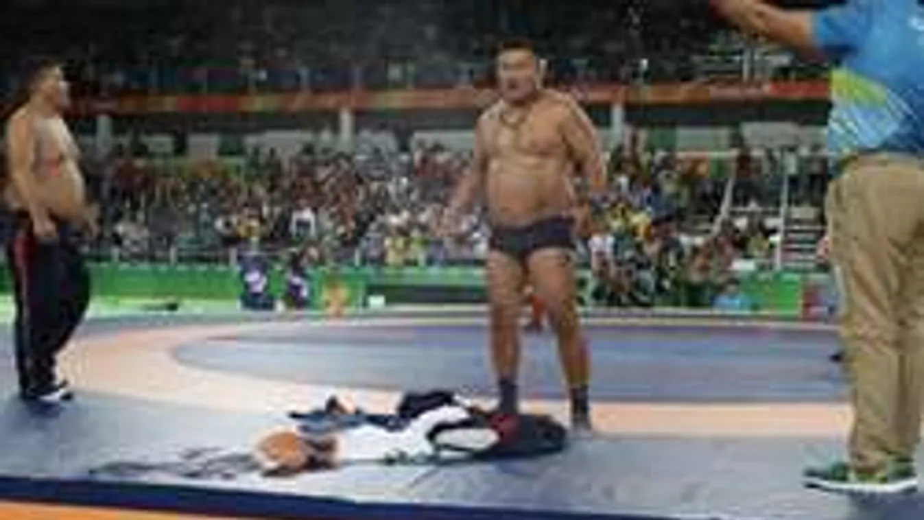 Botrányos sztriptíz-show! Ilyet még nem láttál az olimpián