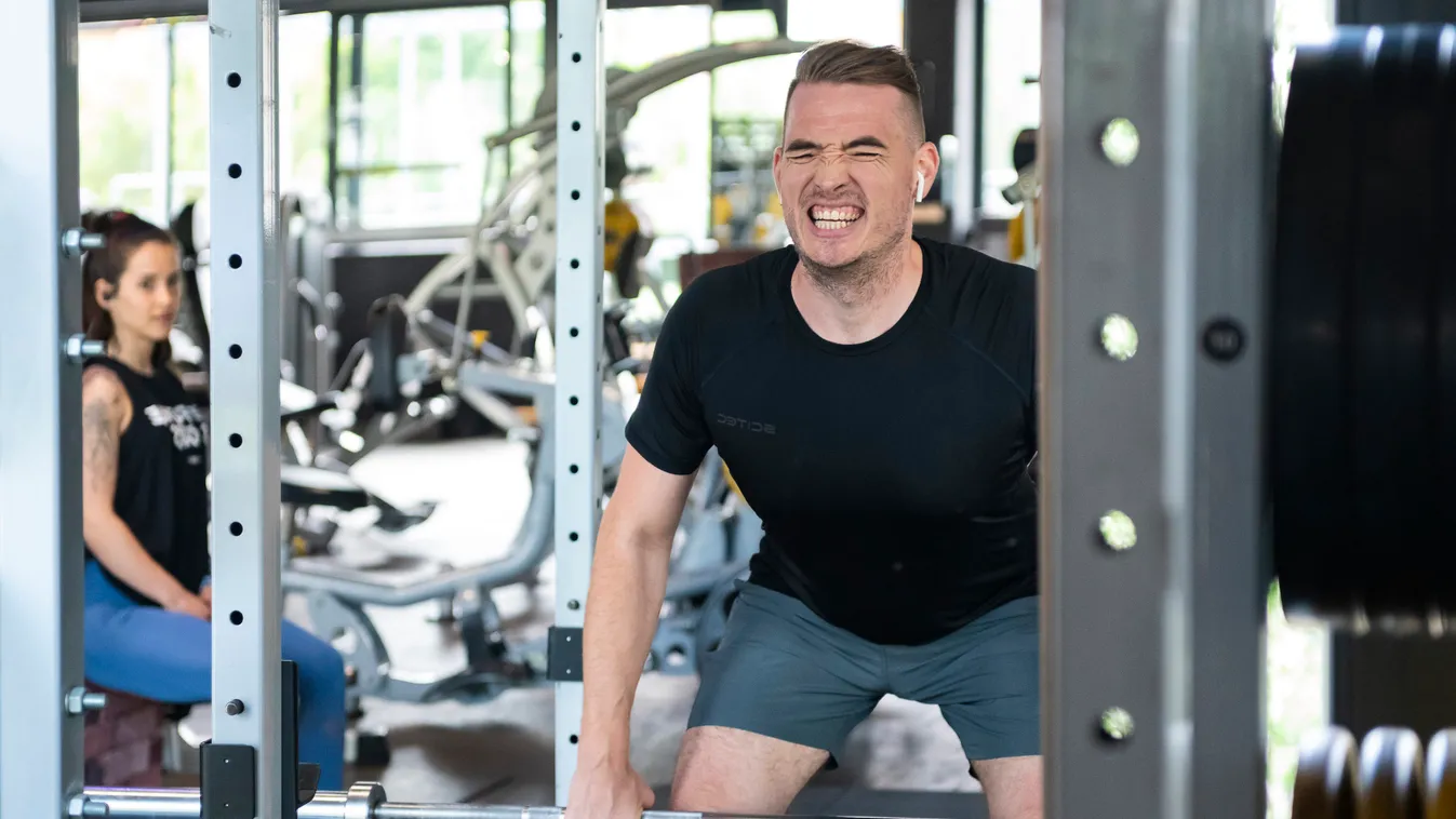 Lazítás vidéken: már konditeremben gyúrnak az emberek