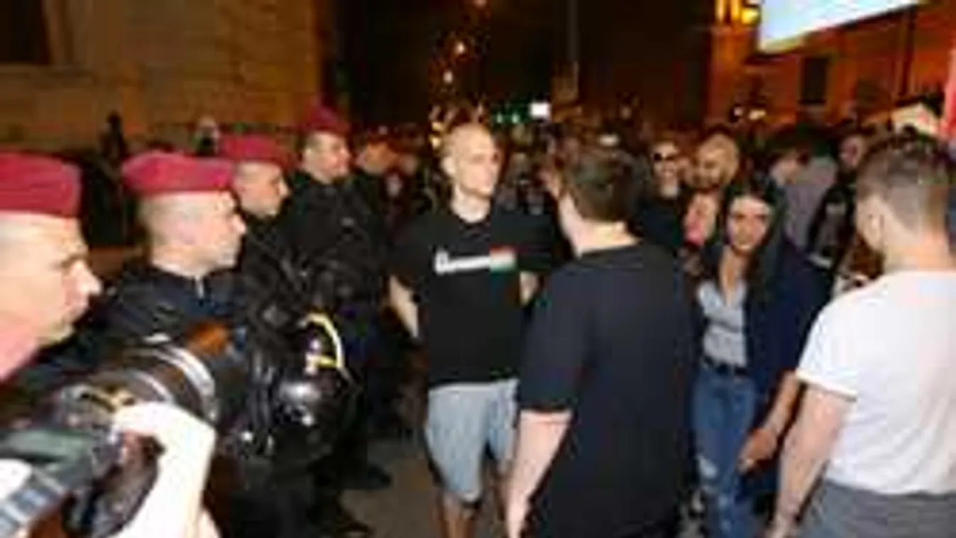 Ordenáré bunkóság - jobbikos színvonal a szombati tüntetésen