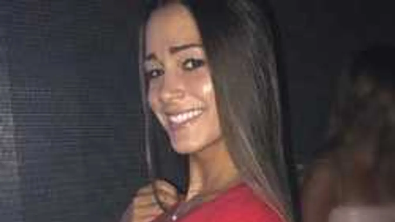 Karácsonyi fehérneműben hozza az ajándékot a szexi fitneszmodell