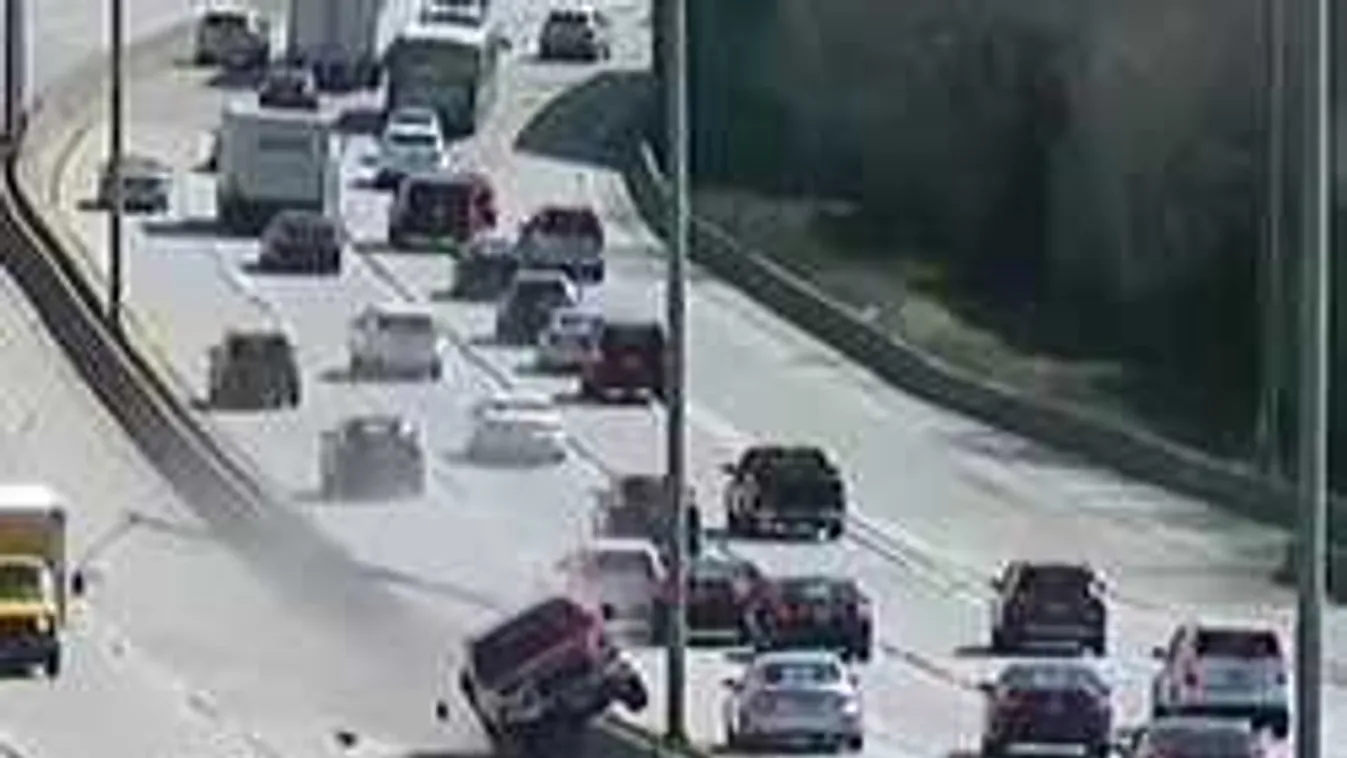 Õrült ámokfutást rendezett a részeg sofőr az autópályán! - videó