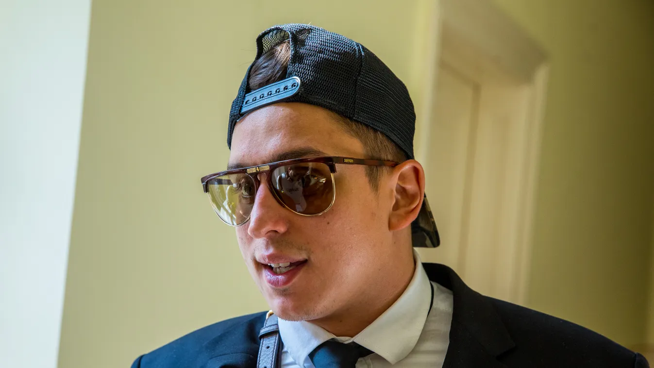 Aurelio jófiú lett: Beint a drognak és a piának