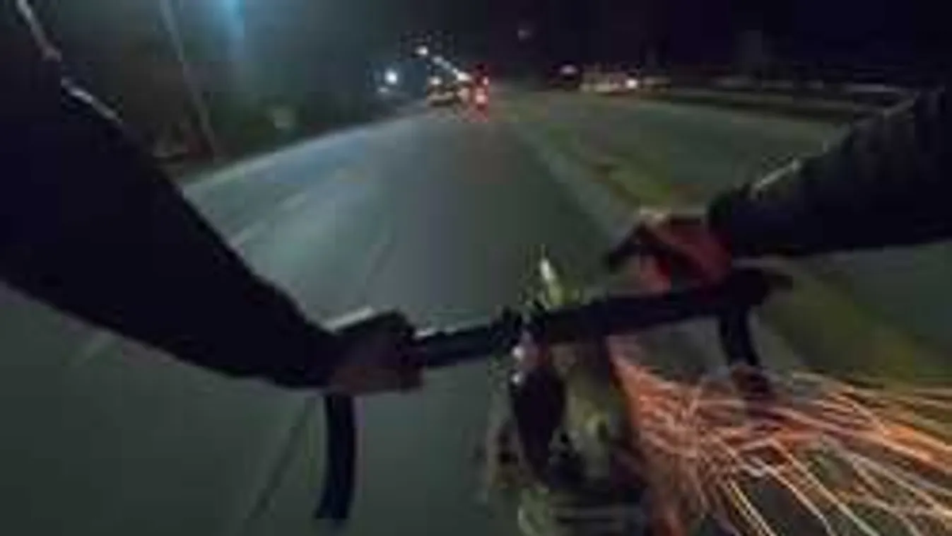 Elképesztő bosszút állt a biciklista az erőszakos motoroson - videó