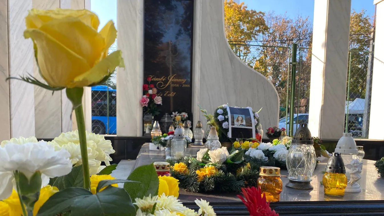 Érte égnek a mécsesek: virágtenger borítja Zámbó Jimmy sírját – Fotók