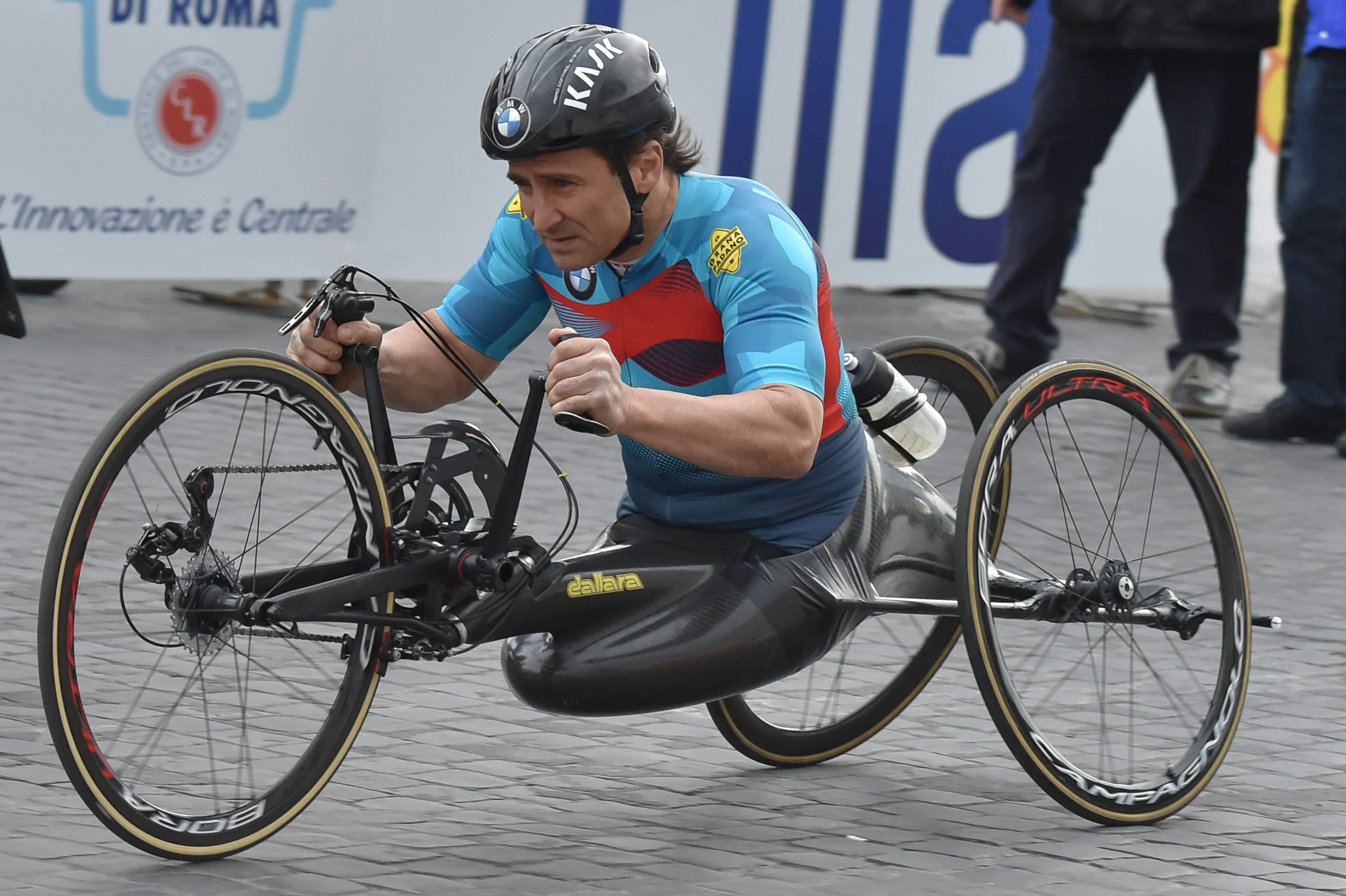 59 évesen elhunyt az Forma-1-es hős és paralimpiai bajnok, Alex Zanardi