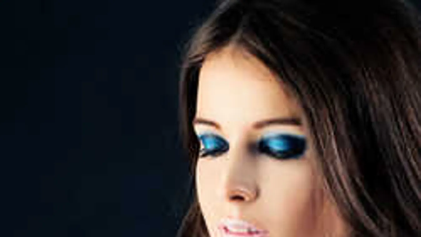 Visszatért a 70-es évek a nagy divatja, így sminkelnek a szexi nők