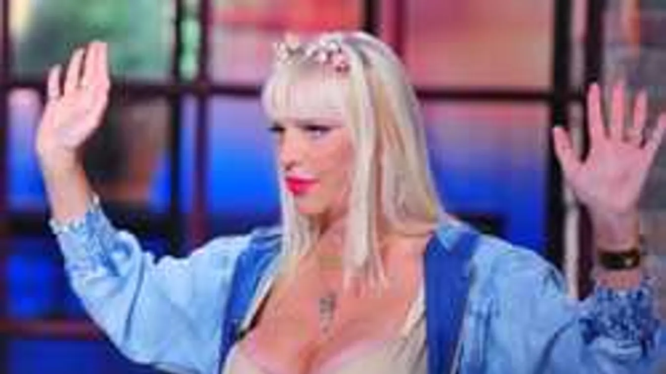 Élő adásban örjöngött Cicciolina: Perrel fenyeget