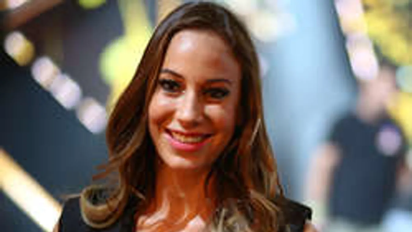 Elképesztően szexi tangában villantott formás feneket Vajna Tímea