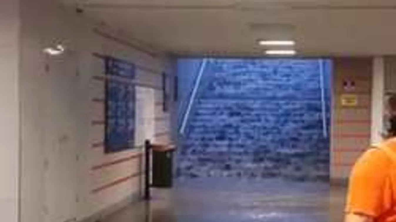 Lezúduló víz öntötte el a Keleti pályaudvart
