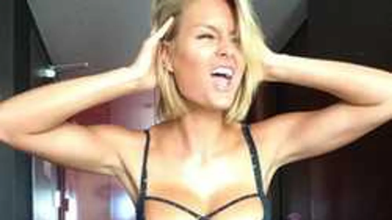 Végünk van, a világ legszebb melleit villantotta a színésznő