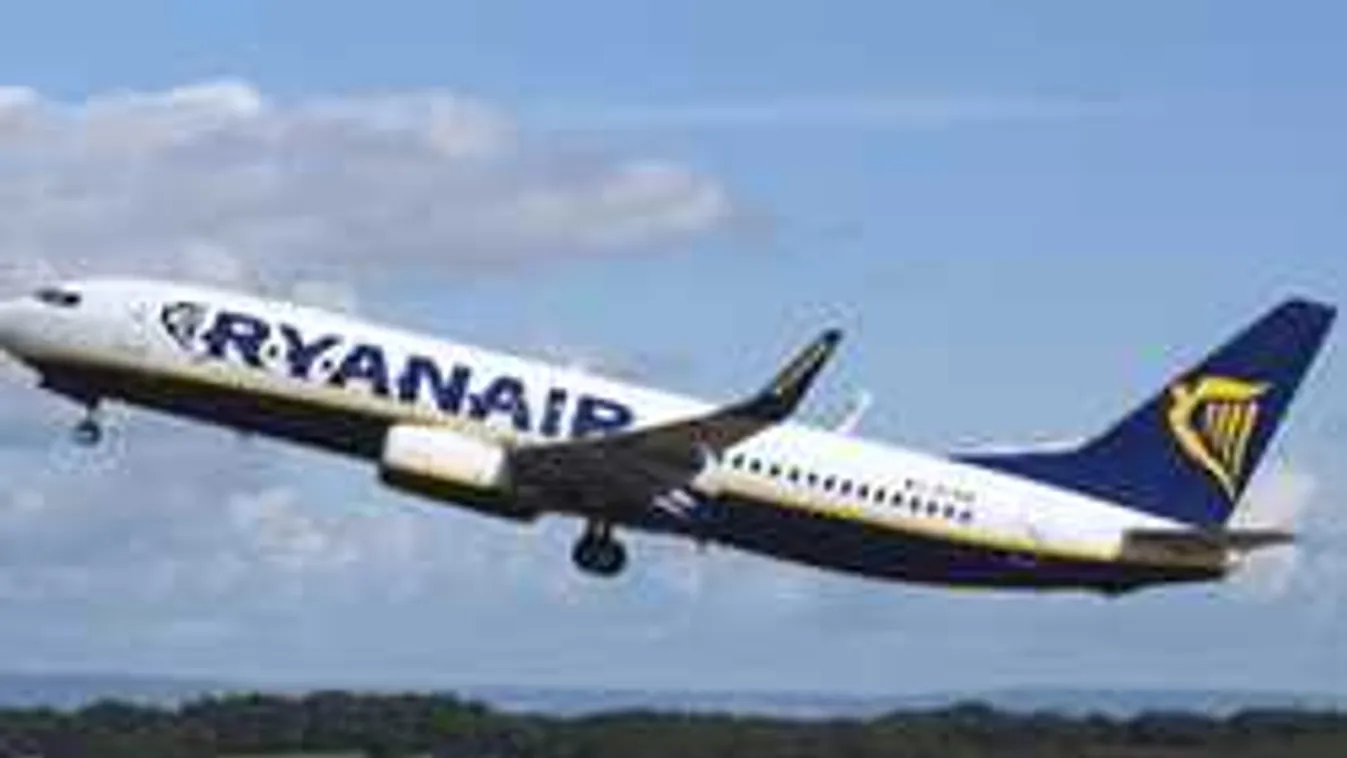 Botrány a Ryanair járatán, fogva tartották az utasokat