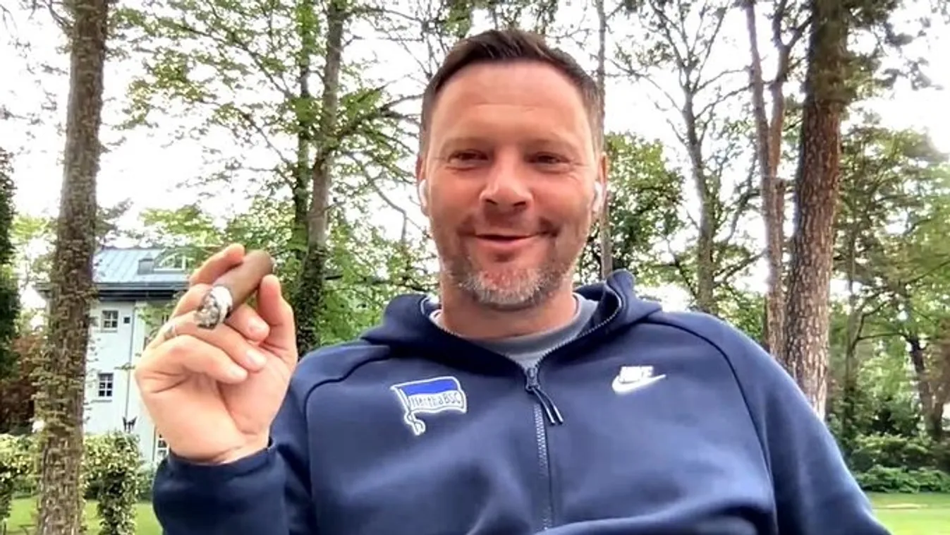 Dárdai Pál elégedetten szivarozott, de a folytatásról még egyeztetnie kell a Hertha vezetőivel