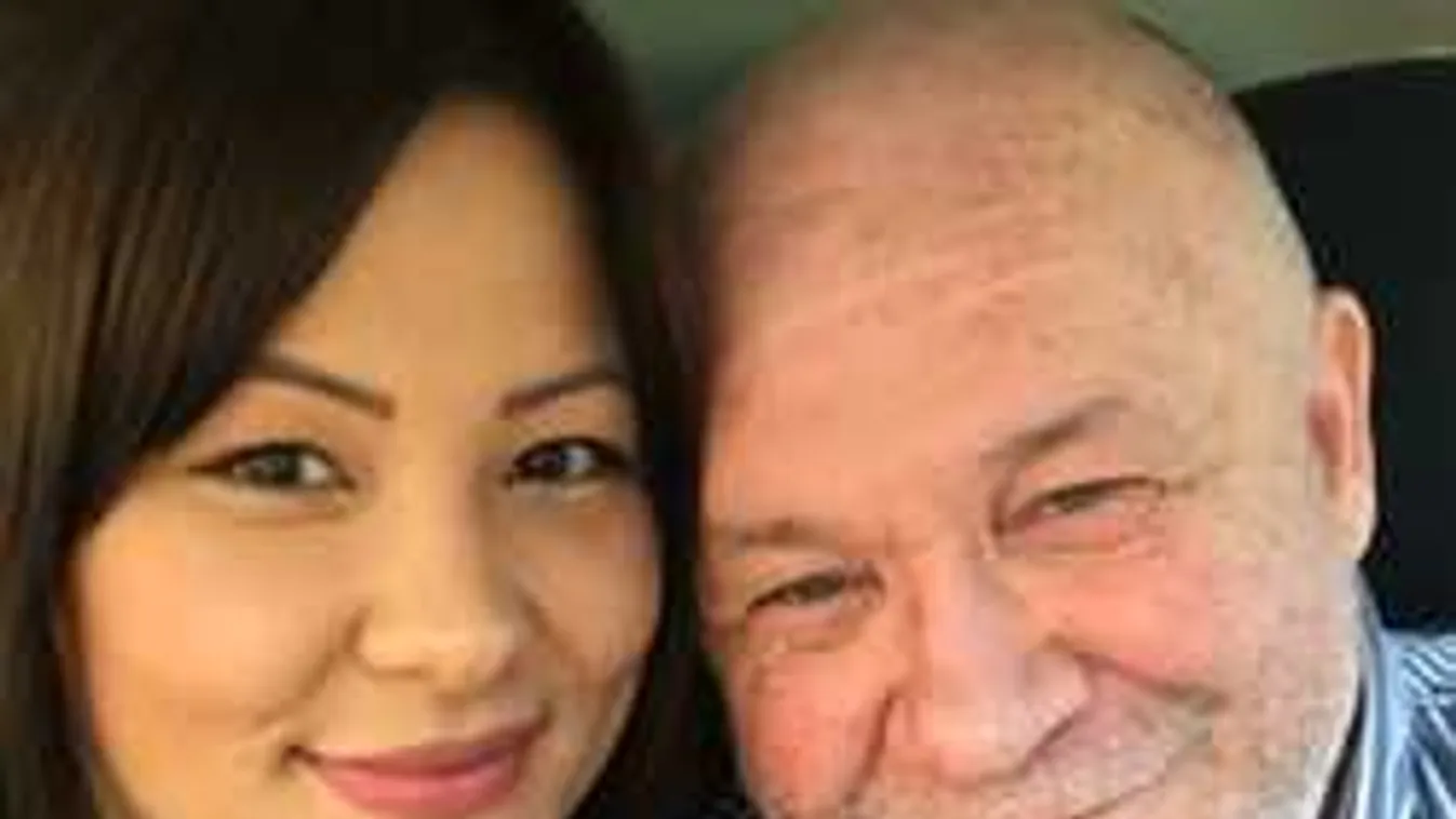 Döbbenetes fordulat, szőke nővel osztozik idősebb férjén a TV2 sztárja