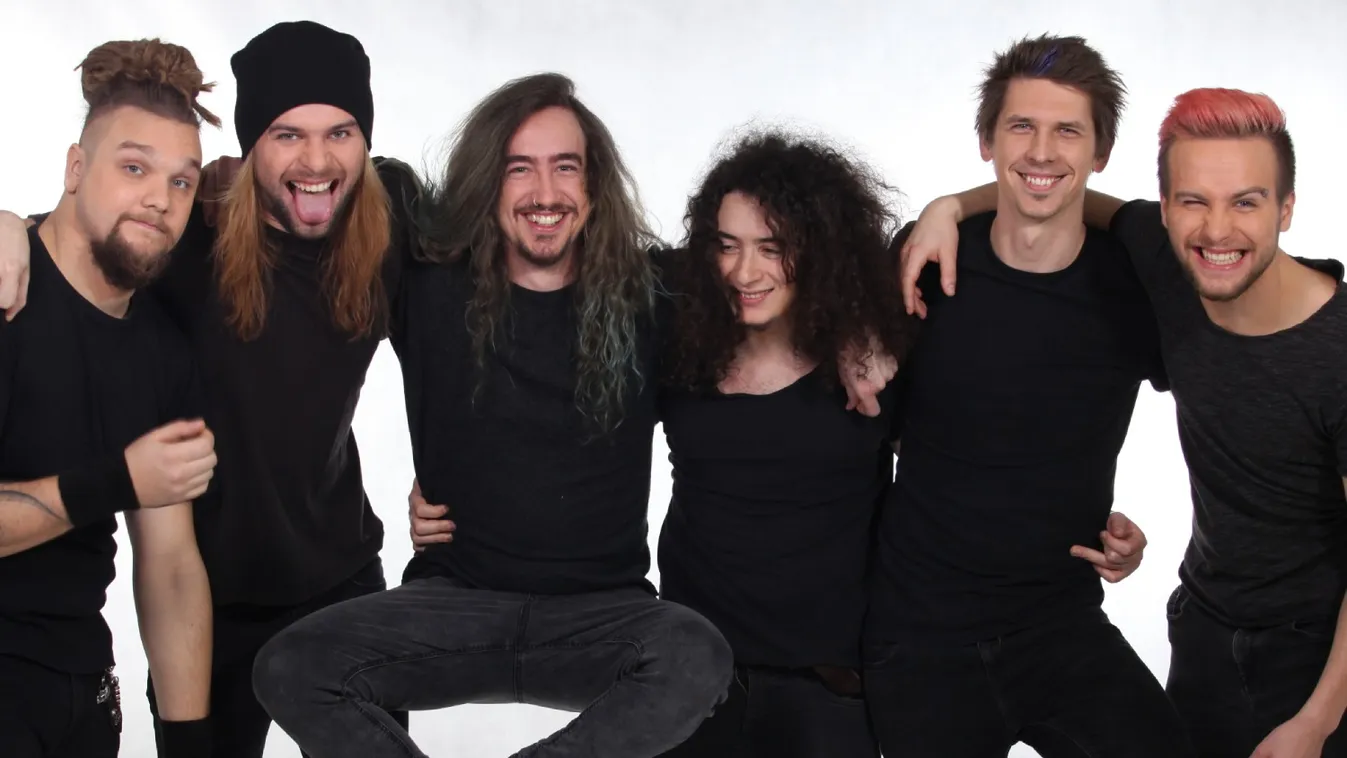 Otthonmaradós dalt írt Pély Barna és a Fatal Error