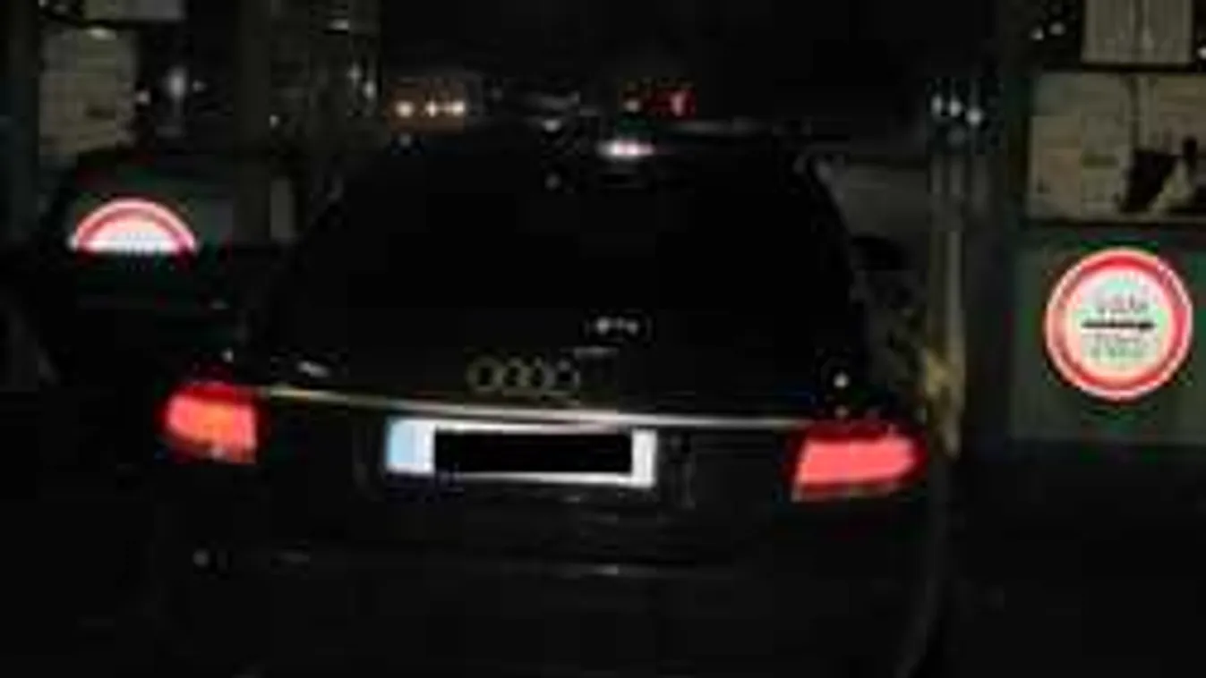 A határőrök is meglepődtek, mikor kinyitották az Audi csomagtartóját