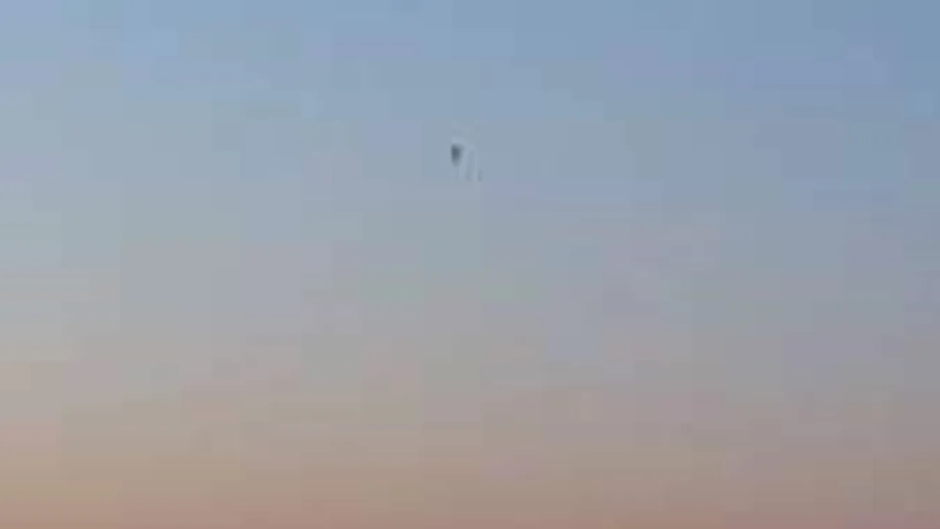 Égen sétáló űrlényt videóztak le Amerikában!