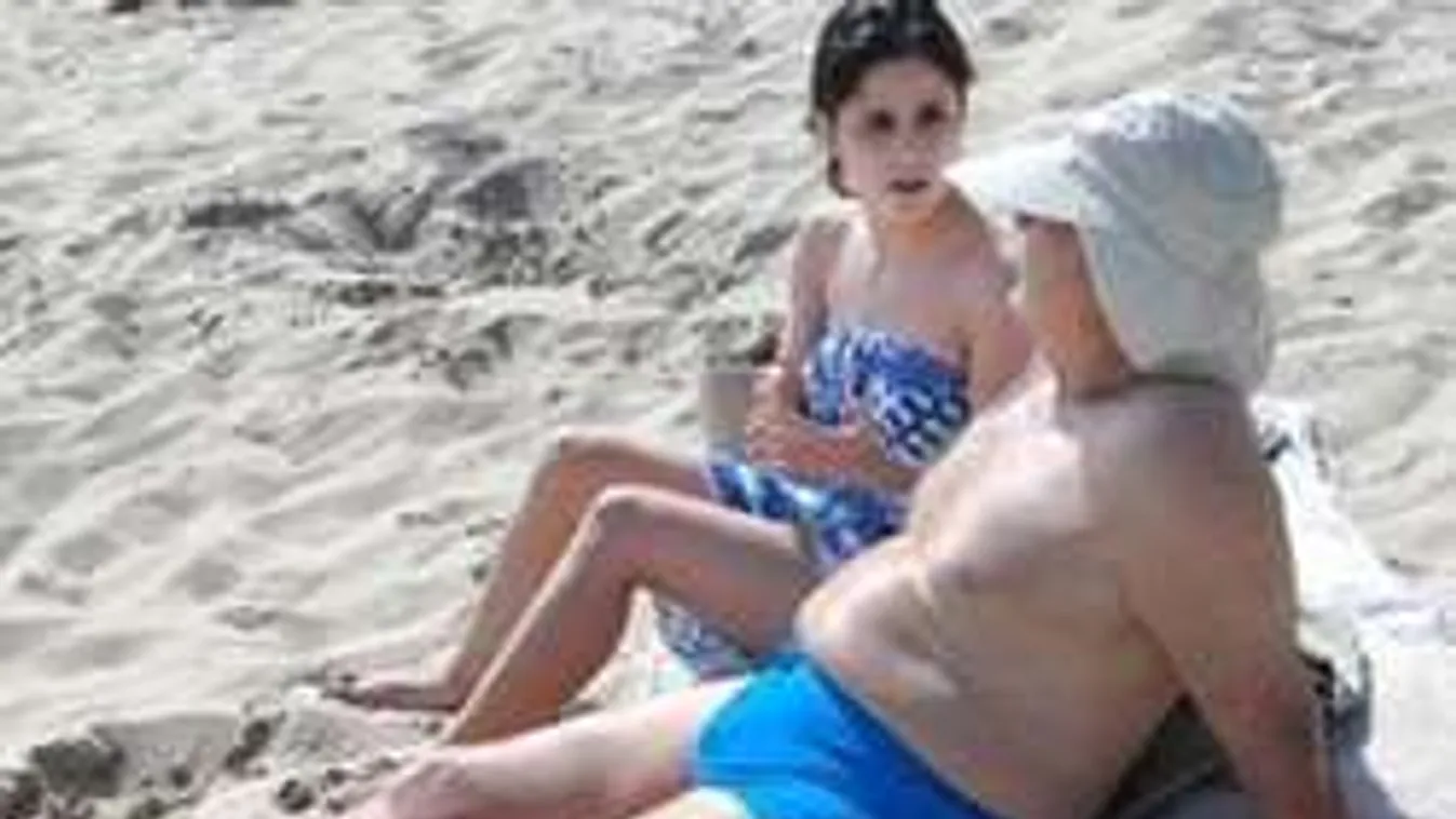 Soros György füléből becsapott szeretője kitépte a hallókészüléket...