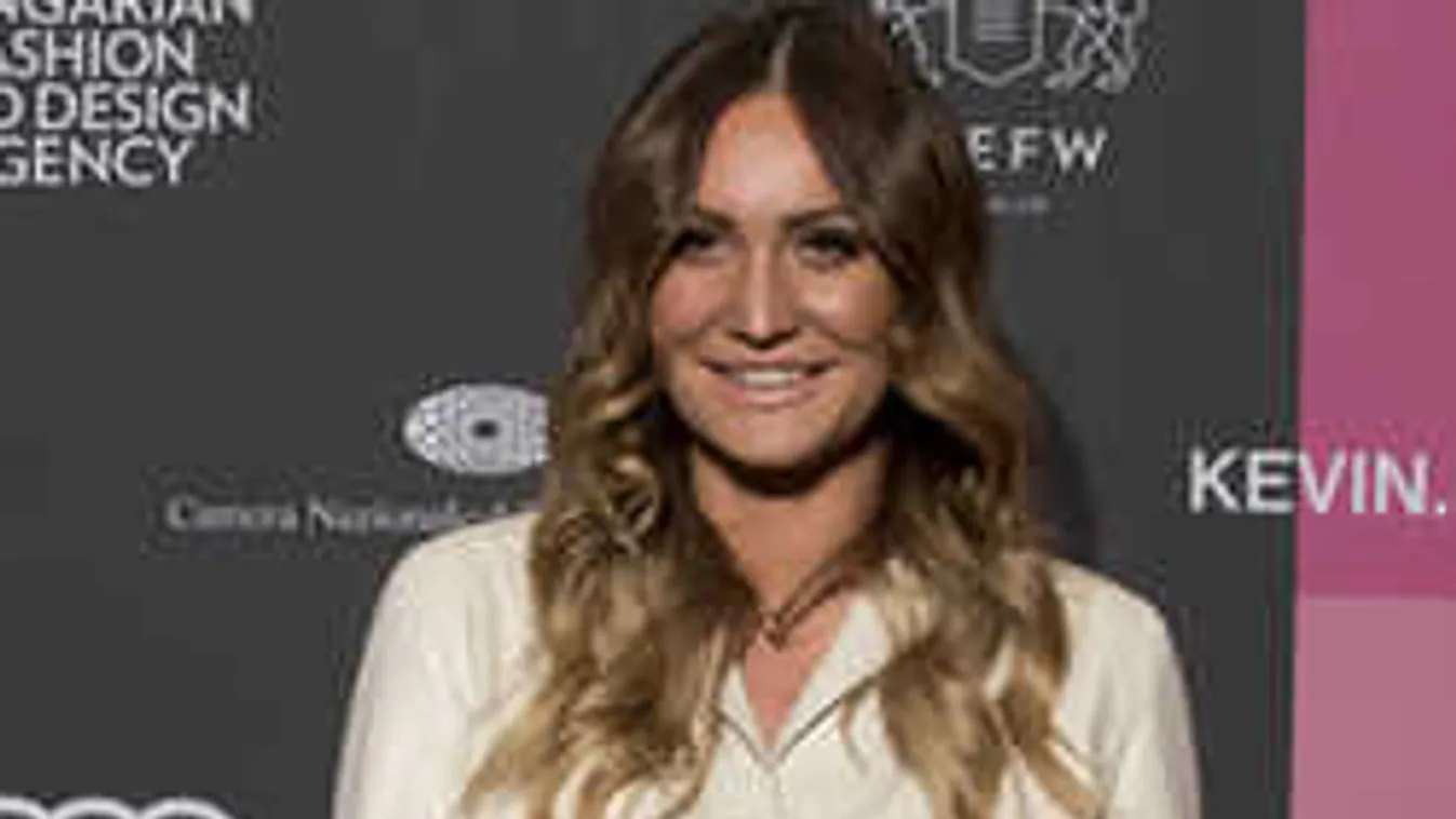 Nem semmi: kőkemény popsit villantott a magyar luxusfeleség