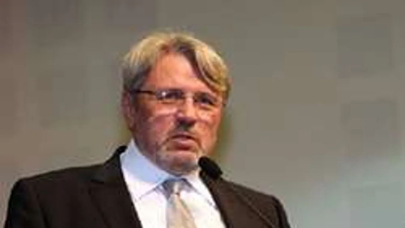 Új front nyílt az úszóháborúban, Hargitay tagad